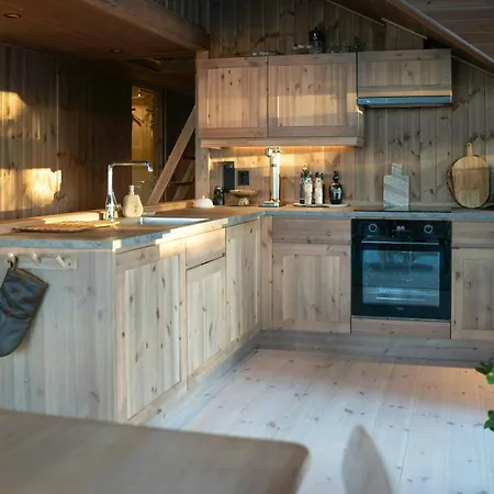 Design Cabin With Panoramic Views Near Sjusjoen